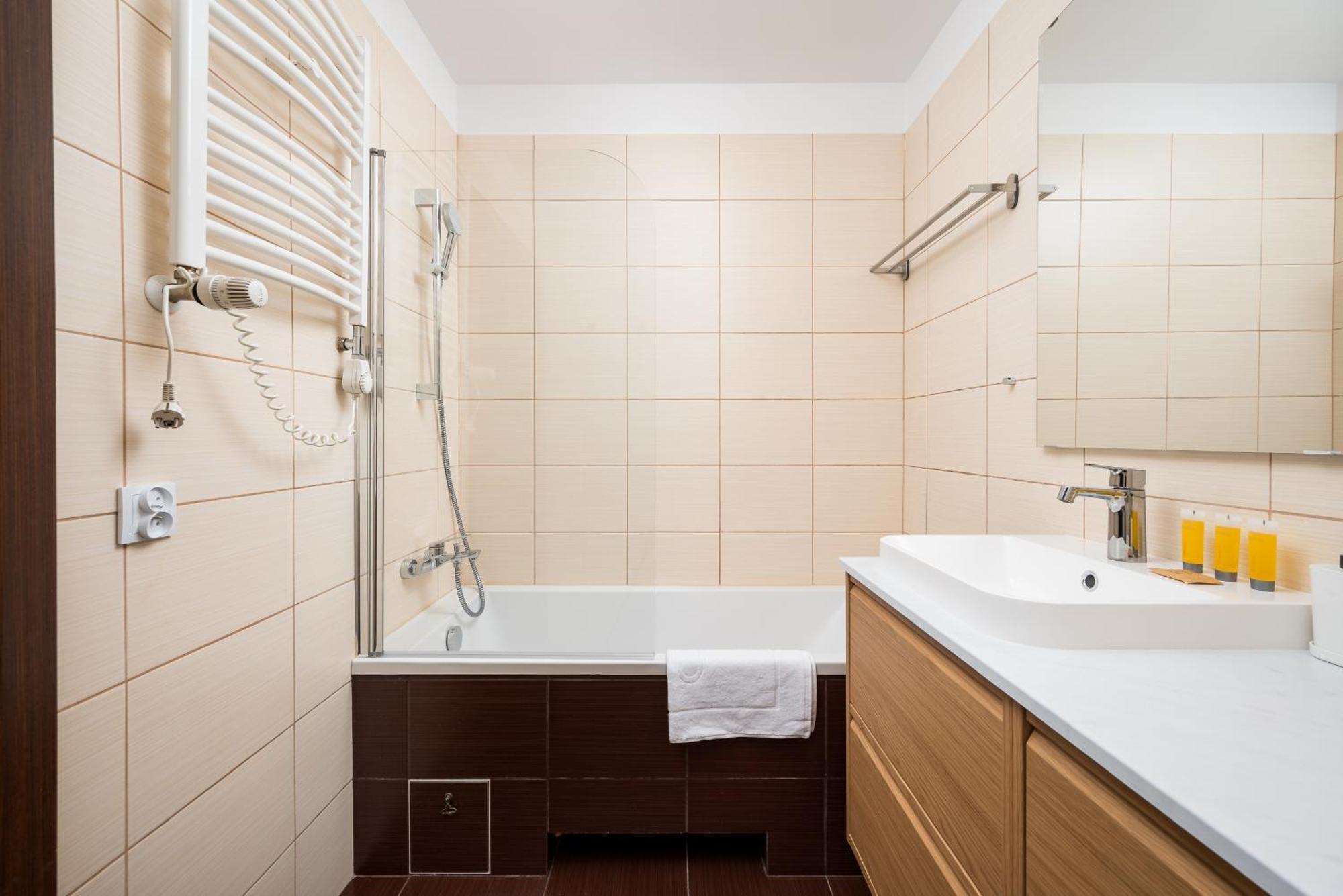 Metro Stoklosy 2-bedroom Appartement