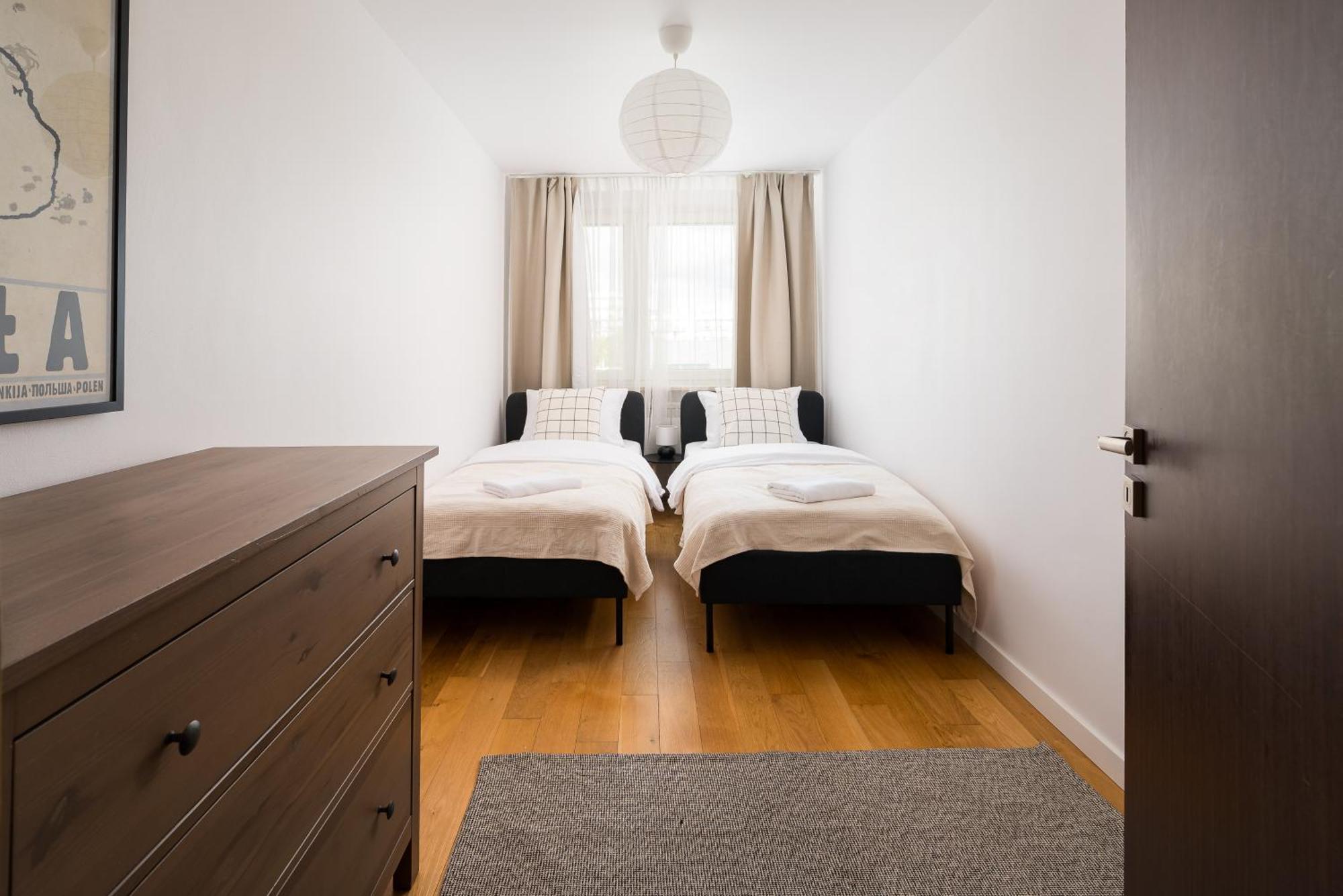Metro Stoklosy 2-bedroom Appartement