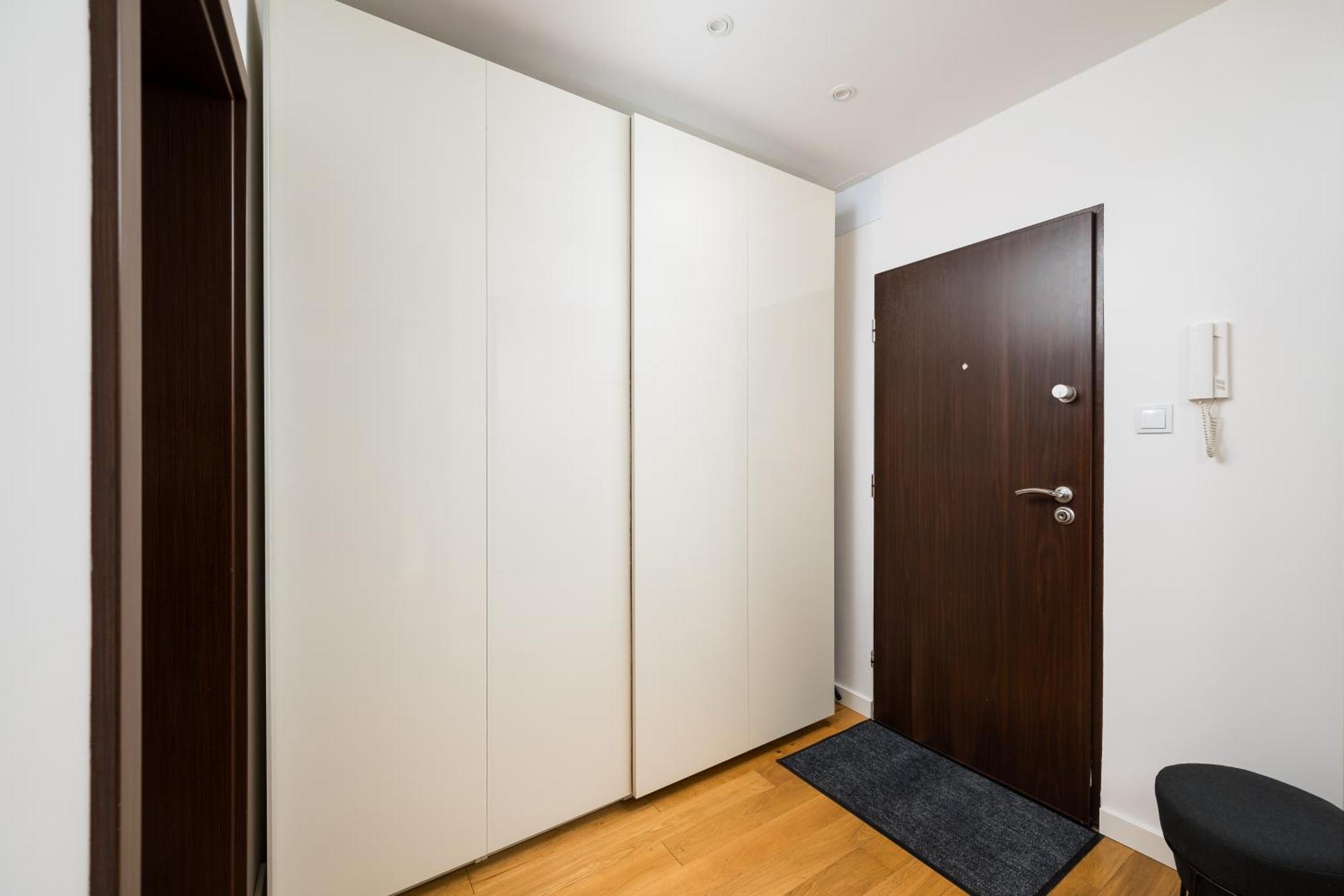 Metro Stoklosy 2-bedroom Warschau