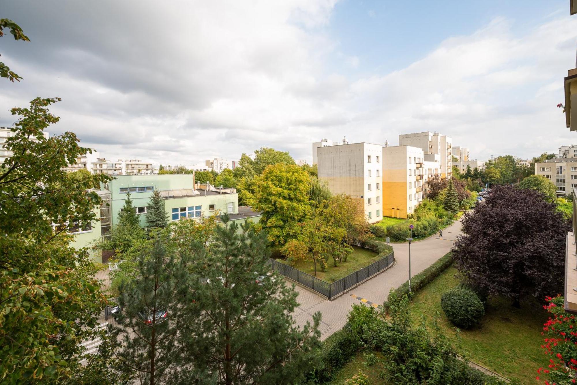 Metro Stoklosy 2-bedroom Appartement *